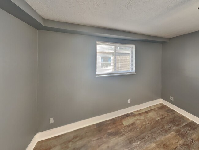 Building Photo - 107 E 16th Ave