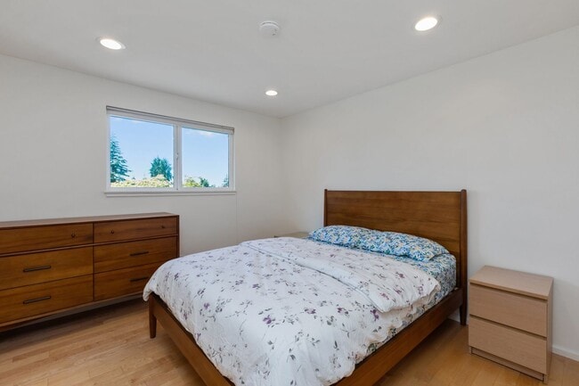Building Photo - Beautiful 4 Bedroom Home in Richmond