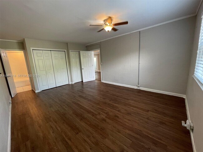 Building Photo - 305 NE 15th Ave