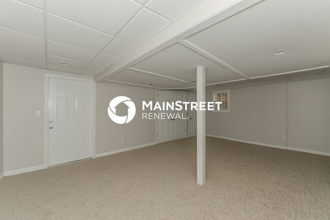 Building Photo - 4 Bedroom Pet-Friendly Home in Hendersonville, TN with Main Street Renewal