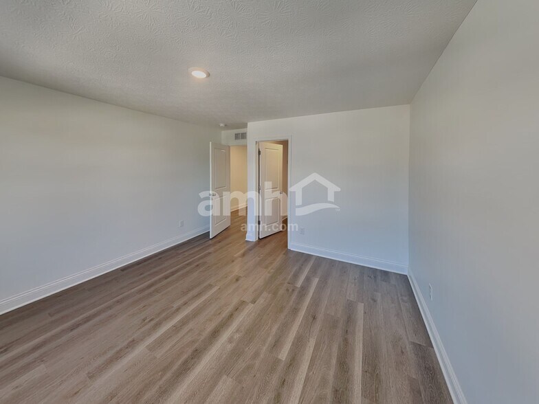 Building Photo - 206 Kramer Mills Dr