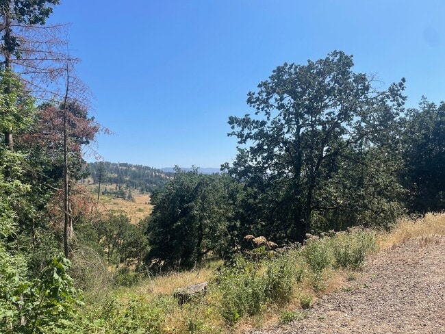 Building Photo - Home with a View! *MOVE IN SPECIAL*