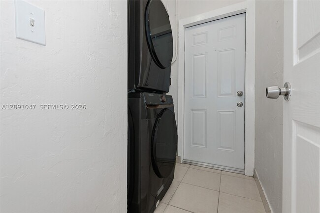 Building Photo - 1679 NE 176th St