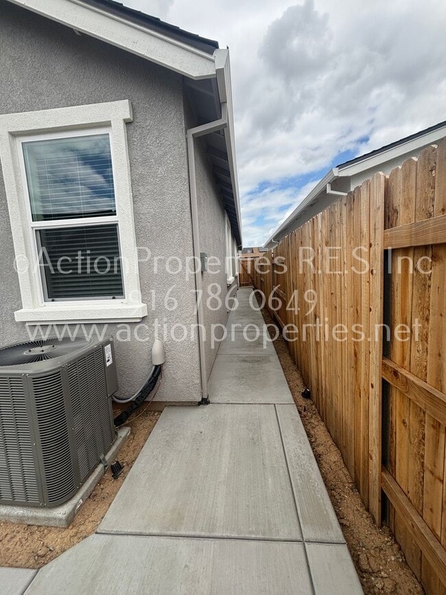 Building Photo - Action Properties Offering Roseville Solar: Inspiration Village Community Gated: 3 Bedroom 3 Bath...