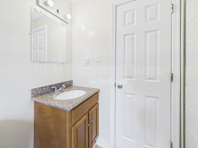 Building Photo - 923 N 20th St