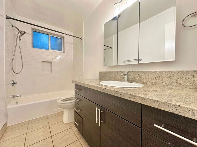 Building Photo - 919 N Alfred St