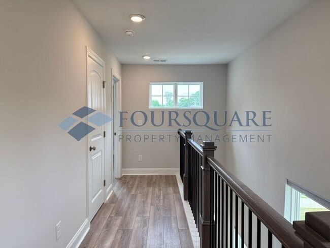Building Photo - End-Unit Townhome with Fenced Yard, Washer/Dryer included & 2-Car Garage – Comfortable & Convenie...