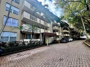 Building Photo - 1800 Sans Souci Blvd