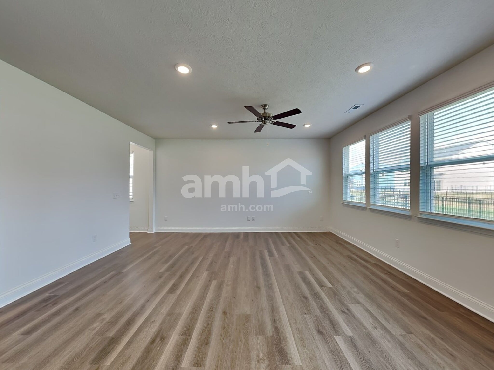Building Photo - 300 Pne Hl Ct