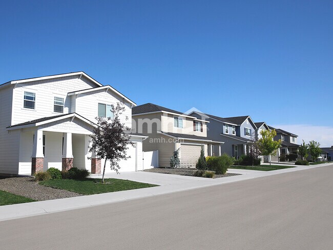 Building Photo - 749 S Rocker Ave