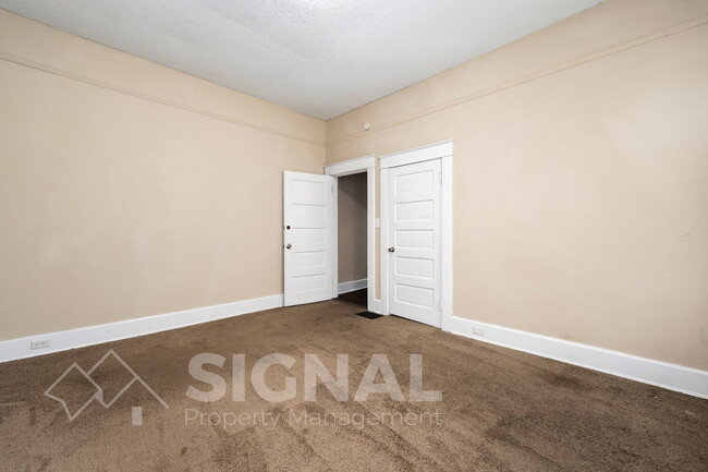 Building Photo - 512 1st St N