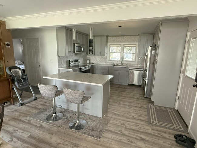 Building Photo - 168 Red Maple Dr E