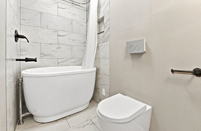 Building Photo - $2,220.95 with $300 Off the first month's rent, 2 Beds - 2 Bath, Duplex in Denver with Washer and...