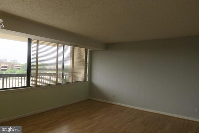 Building Photo - 3709 S George Mason Dr