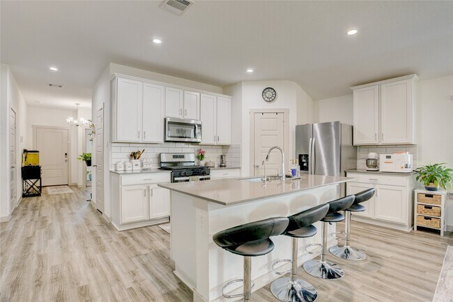 Building Photo - 7926 Murciana Dr