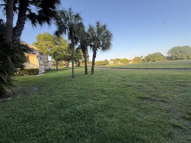 Building Photo - 3390 Pinewalk Dr N