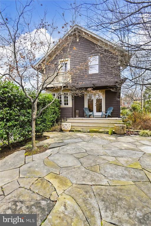 Building Photo - 136 N Irving St