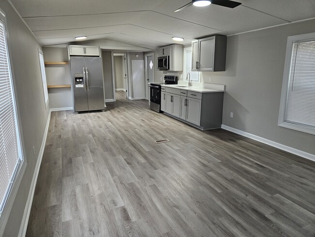 Building Photo - 118 Oakridge Dr