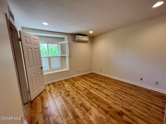 Building Photo - 29160 Oakpath Dr