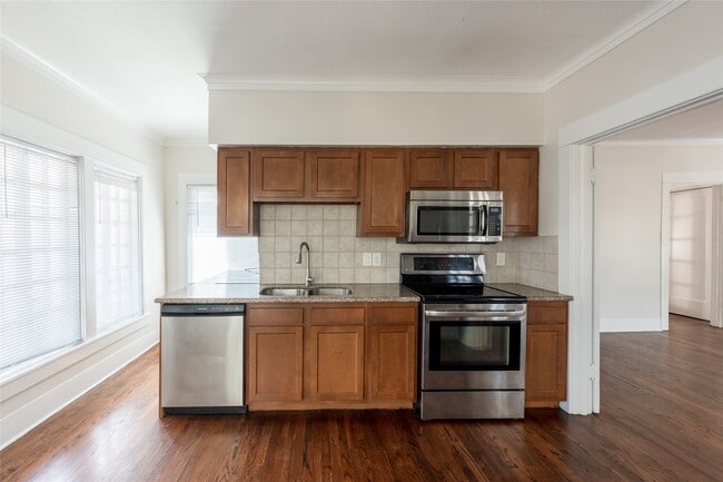 Building Photo - 608 Avondale St