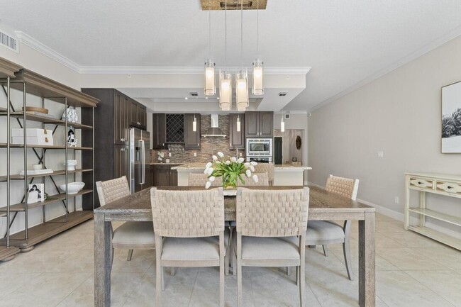 Building Photo - 315 Bay Colony Dr N