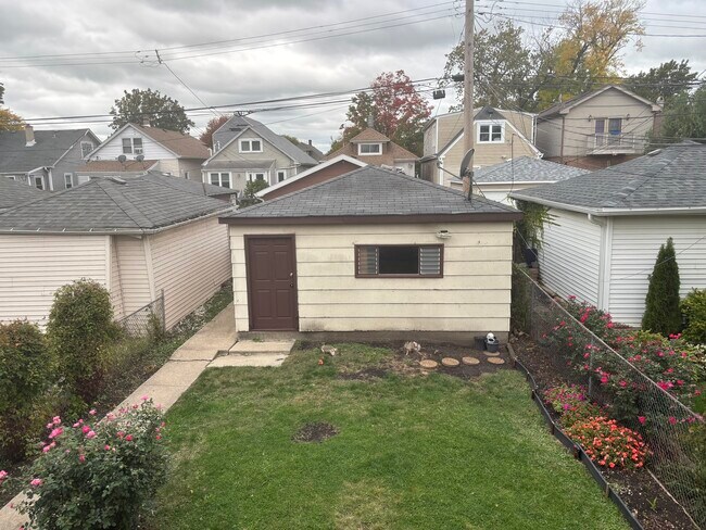 Building Photo - 4610 N Karlov Ave