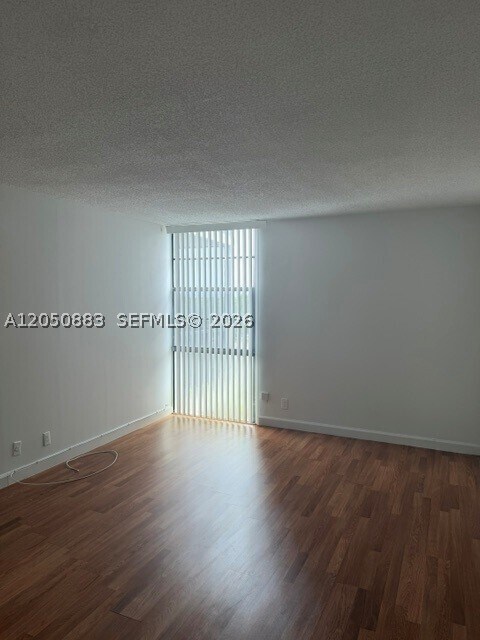 Building Photo - 3475 N Country Club Dr