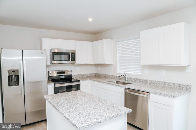 Building Photo - 118 Charlotte St