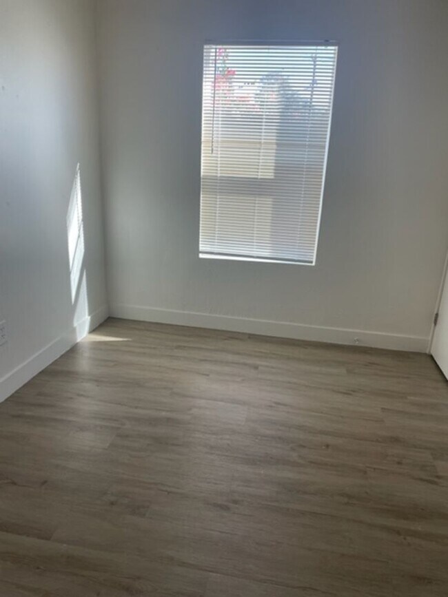 Building Photo - Unique Tri plex