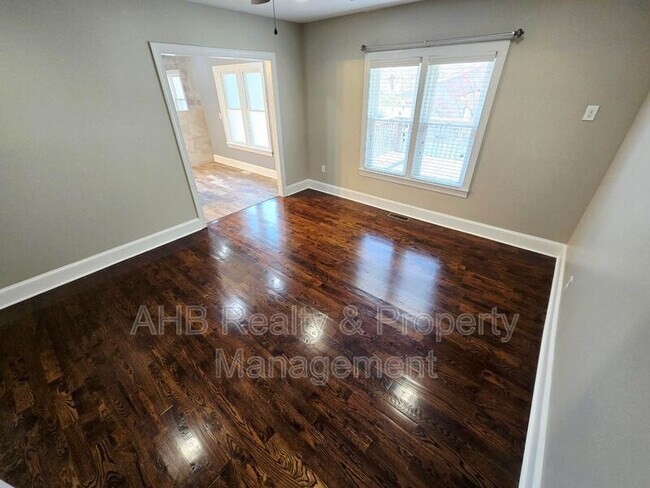 Building Photo - 422 Alamance Rd