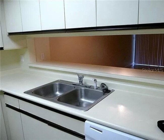 Building Photo - 733 Carpenters Way