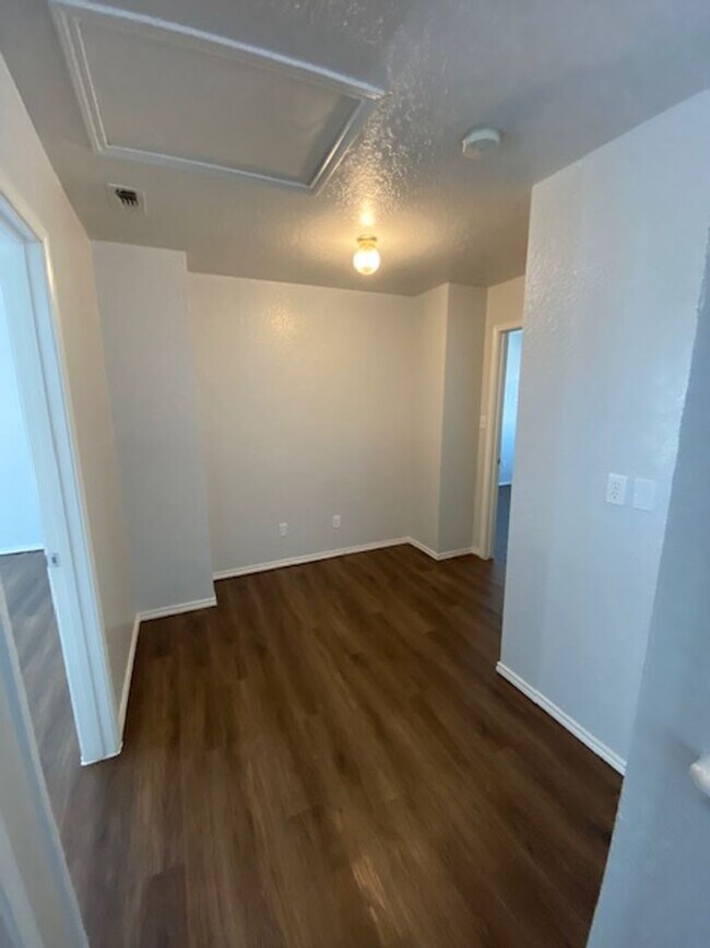 Building Photo - Spacious 3BR/2.5BA Home in San Antonio