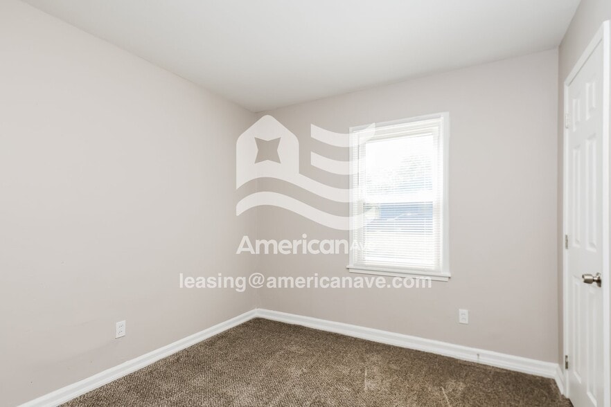 Building Photo - 649 Oakleaf Dr