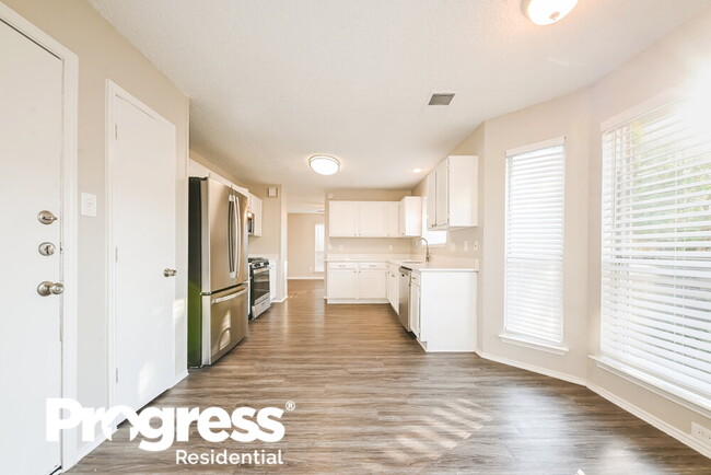 Building Photo - 2843 Red Oak Dr