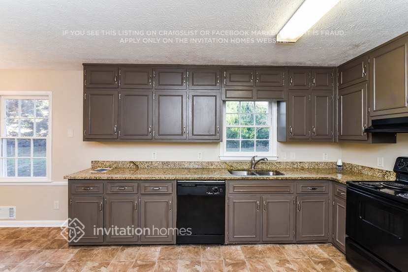 Building Photo - 3396 San Antonio Dr