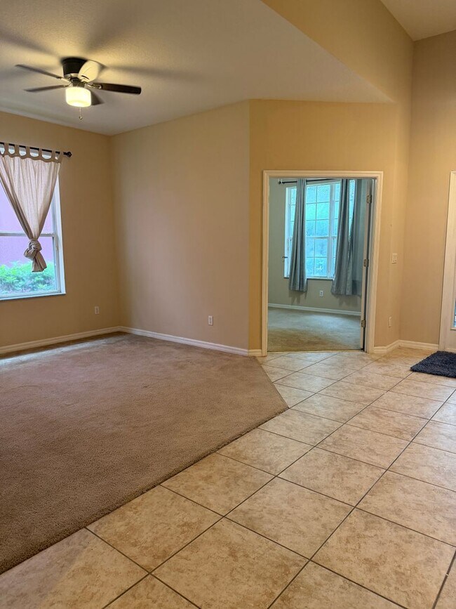 Building Photo - 3227 Lake Jean Dr