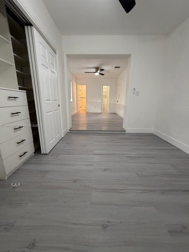 Building Photo - 3030 SW 96th Ave