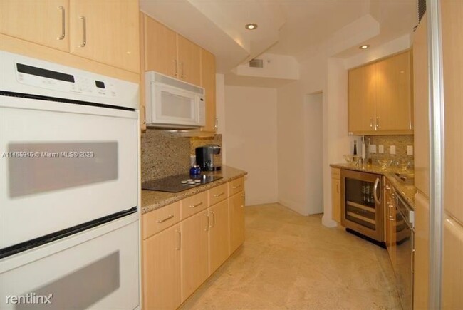 Building Photo - 3 br, 2.5 bath Condo - 6051 N Ocean Dr Apt...