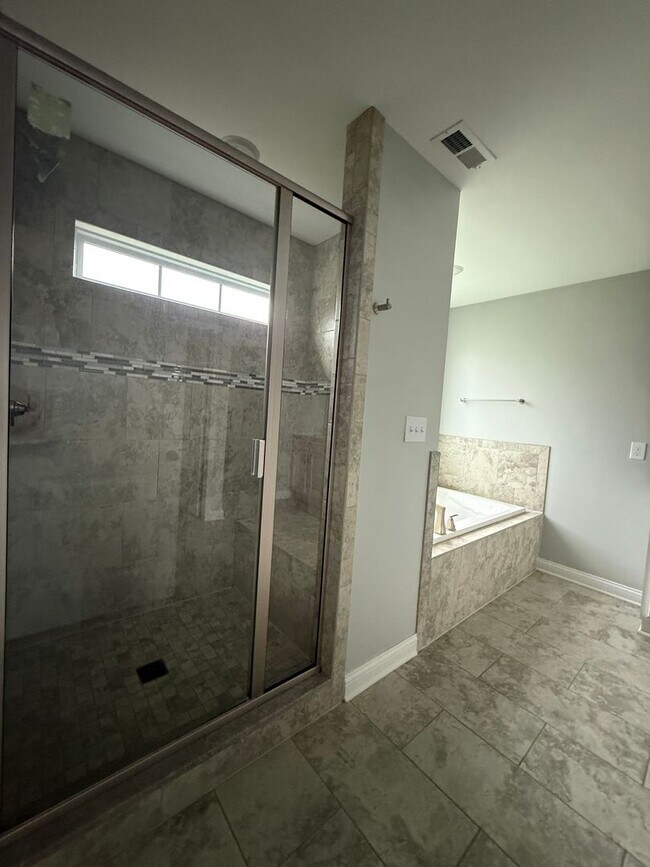 Building Photo - **For Rent: Gorgeous 4 Bed, 2.5 Bath Home ...