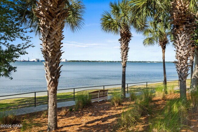 Building Photo - 2400 Grandiflora Blvd