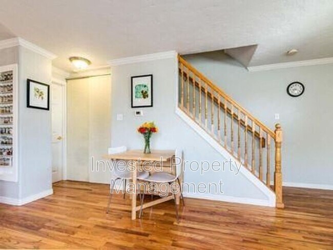 Building Photo - 1243 Vine St