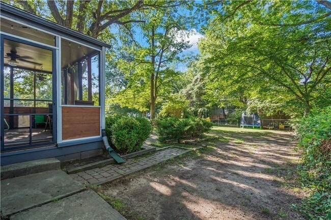 Building Photo - Charming Prairie Village Ranch + Designer ...