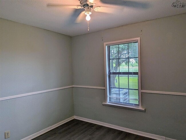 Building Photo - 2805 S Bandera Dr