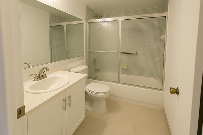 Building Photo - 3076 Cornwall D