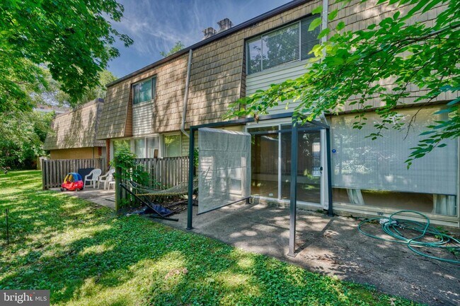 Building Photo - 7304 Park Village Ct
