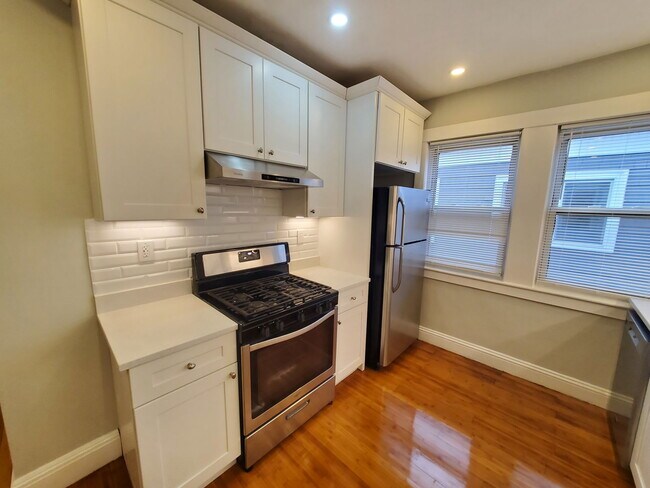 Building Photo - 3961 Washington St