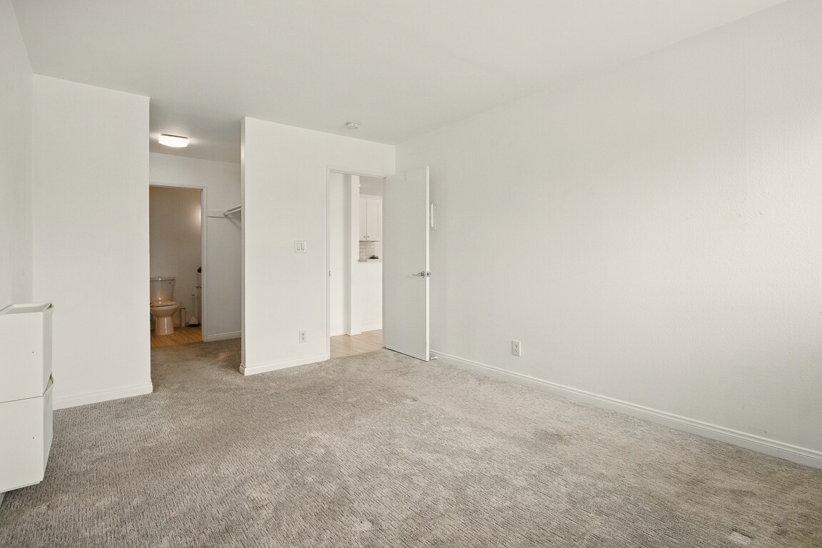Building Photo - 4727 W 147th St