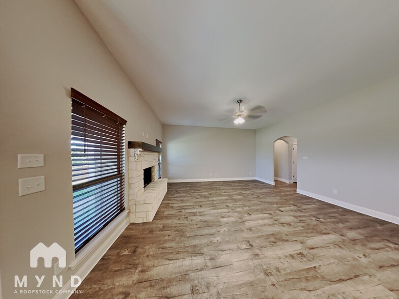 Building Photo - 432 Paloma St