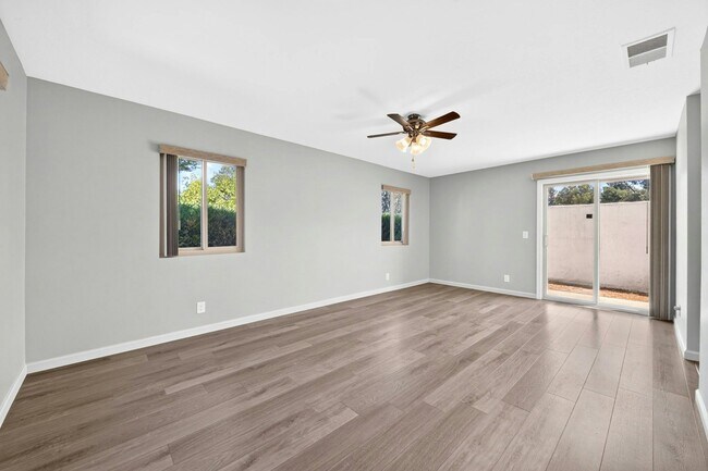 Building Photo - 28147 Queensbridge Rd