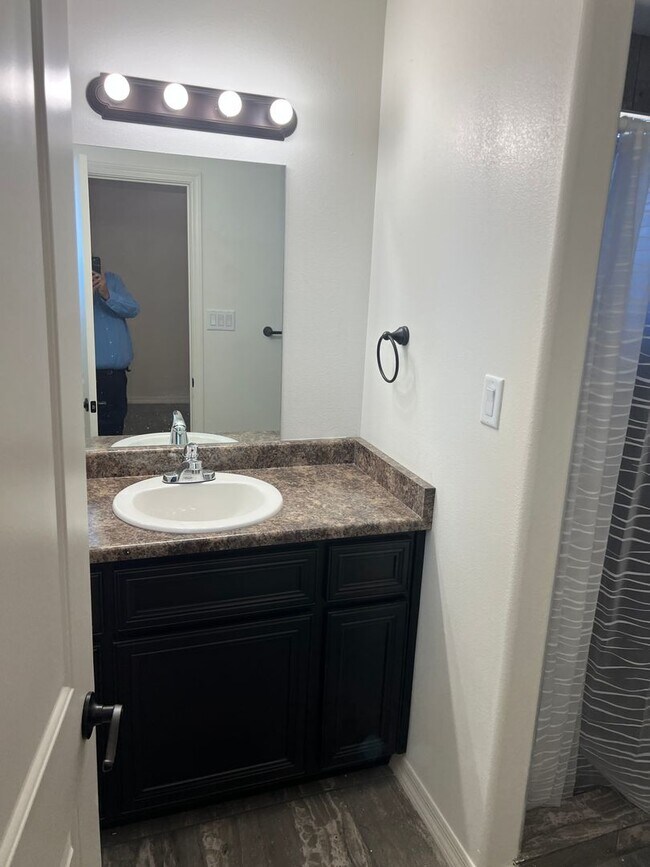 Building Photo - 3 Bedroom 2 Bath Home with fencing in San Luis AZ.